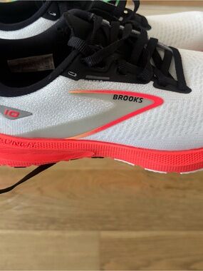 Brooks Launch 10 Running Shoes – Women’s Size 6.5 – White/Coral